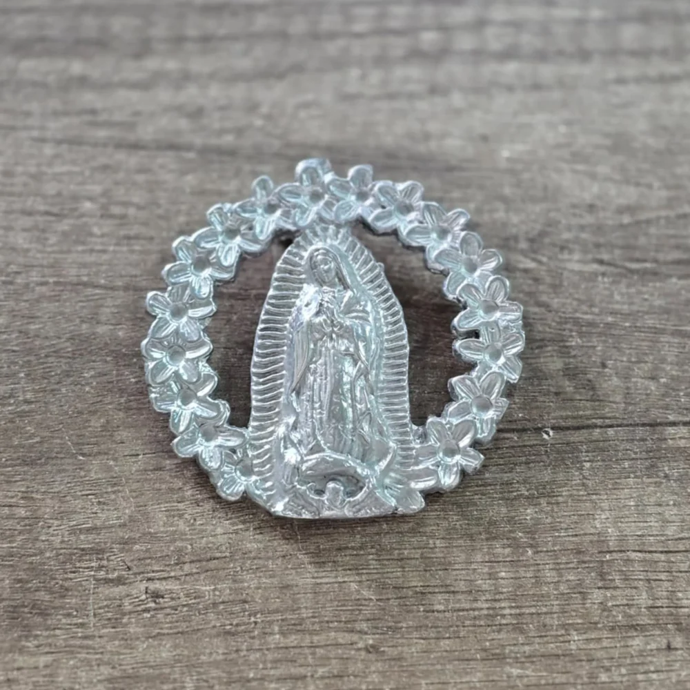 Medalla Virgen de Guadalupe Flores Resplandor