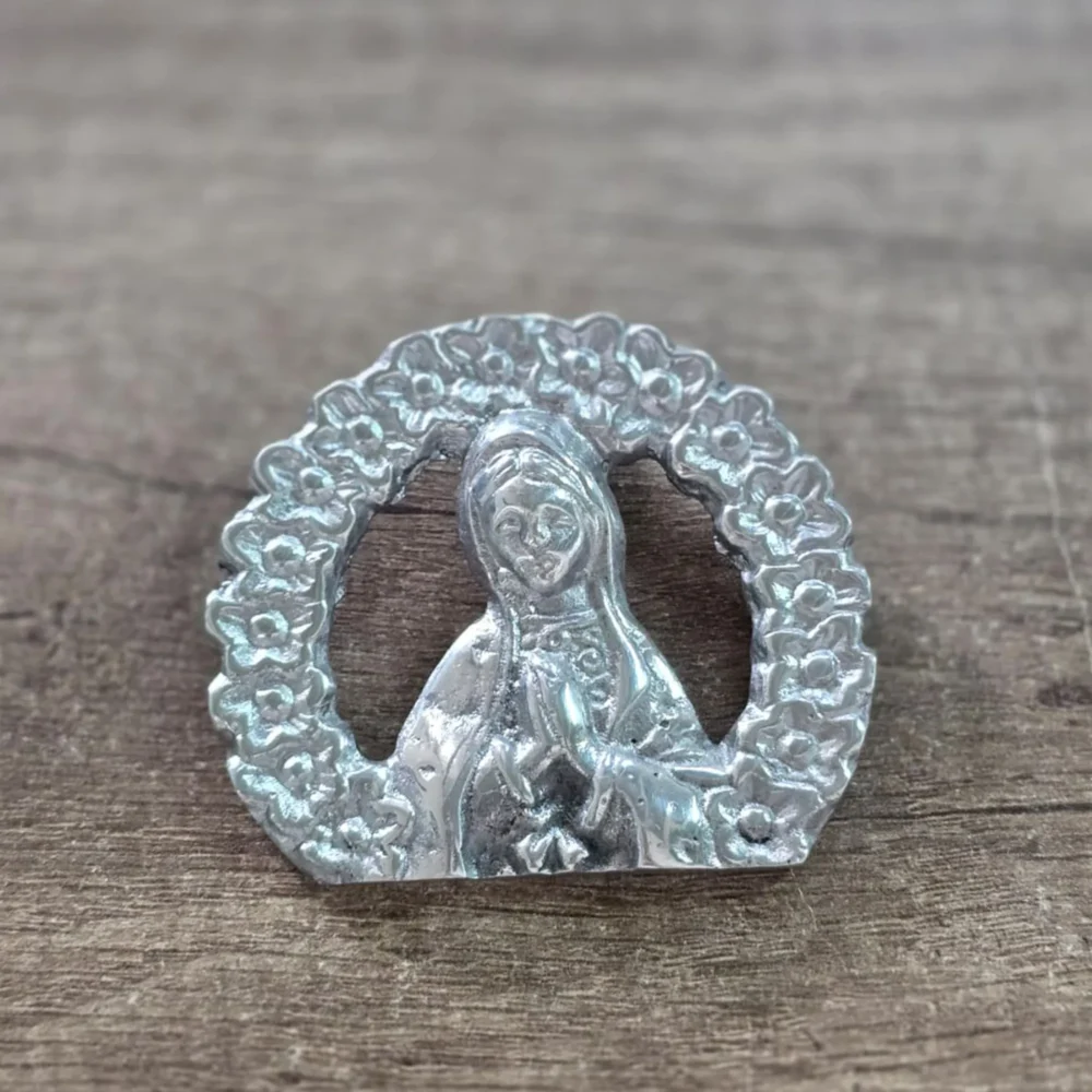 Medalla Virgen de Guadalupe Flores